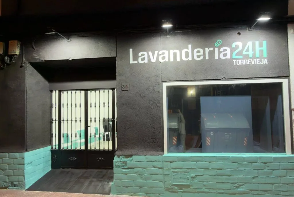 Fachada de Lavandería 24H Torrevieja en Calle San Pascual 80