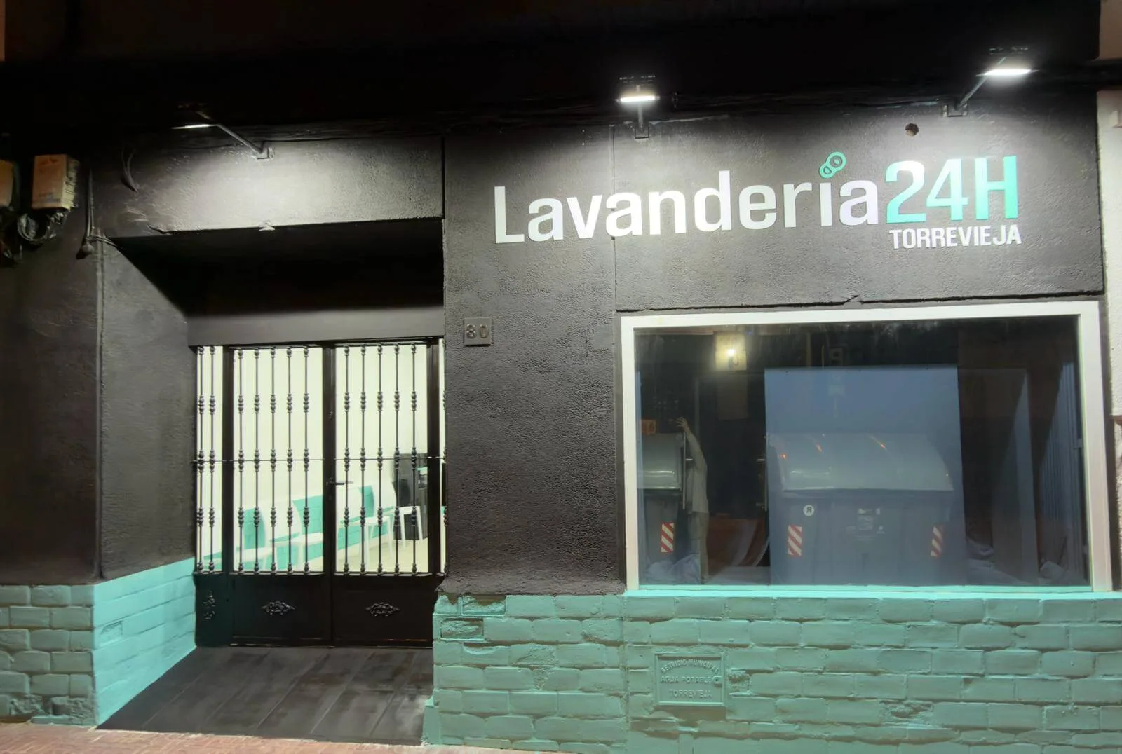 Fachada de Lavandería 24H Torrevieja en Calle San Pascual 80